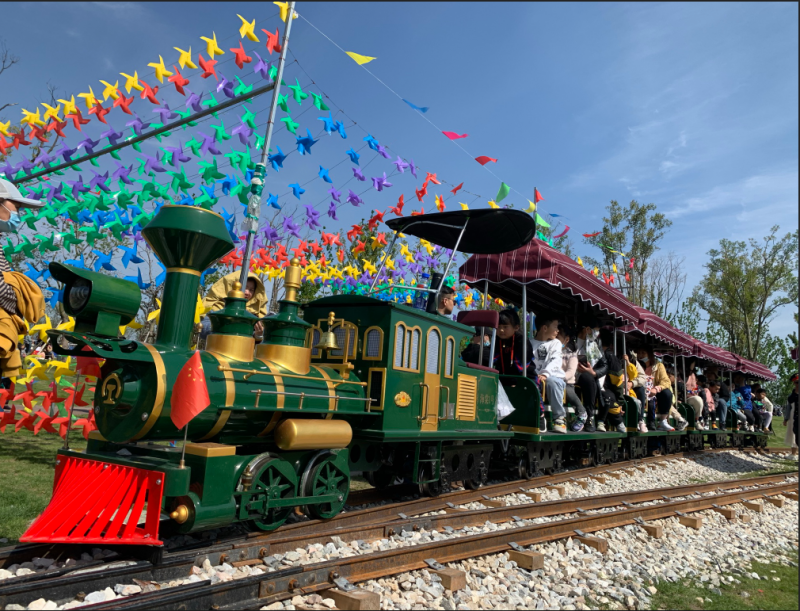 打卡中華海棠園 與小火車(chē)一起住在風(fēng)景里~